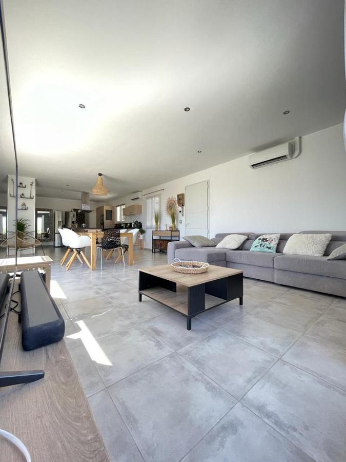 Villa avec piscine Cuers Extérieur photo