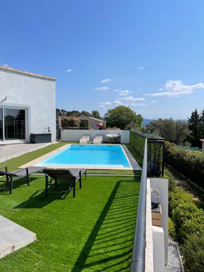 Villa avec piscine Cuers Extérieur photo